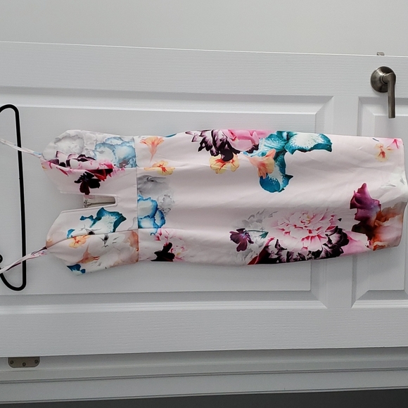 PLUNGE NECK FLORAL MIDI DRESS - Picture 1 of 3